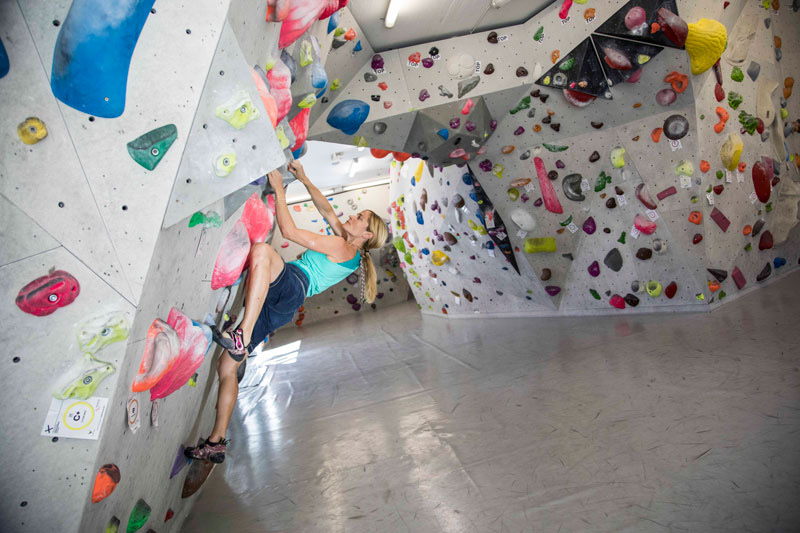 Bouldern im Boulderbereich der Vertikale
